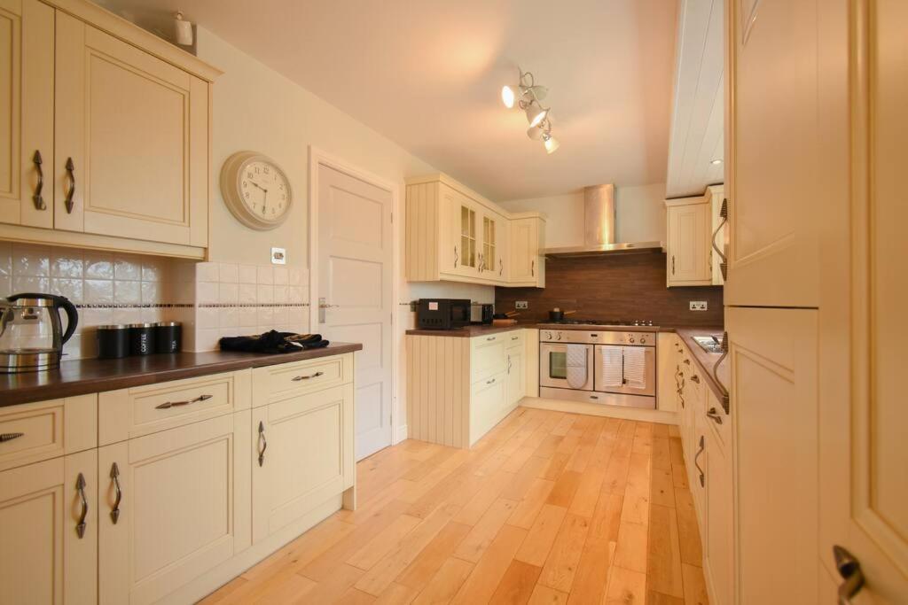 Luxurious & Tranquil Riverside Getaway Great Harwood Extérieur photo