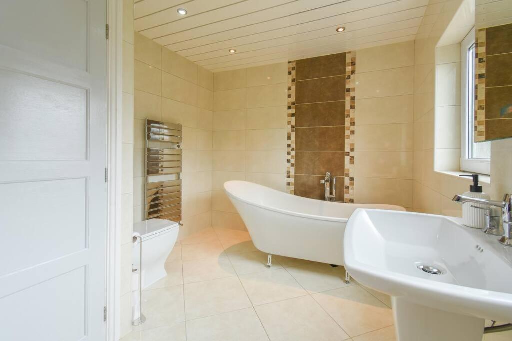 Luxurious & Tranquil Riverside Getaway Great Harwood Extérieur photo