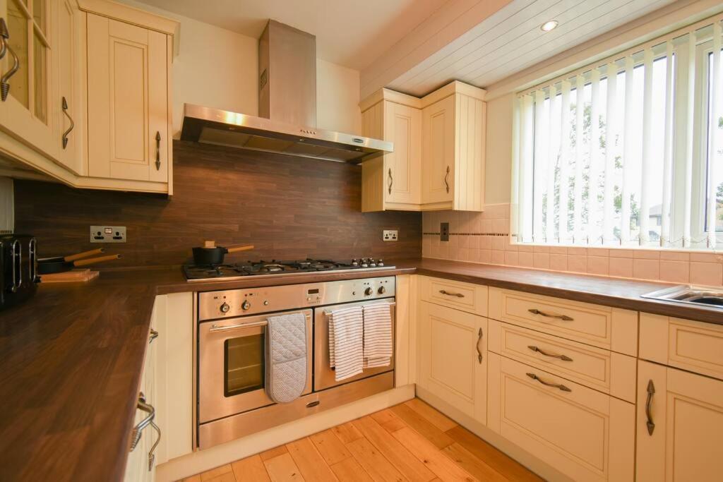 Luxurious & Tranquil Riverside Getaway Great Harwood Extérieur photo
