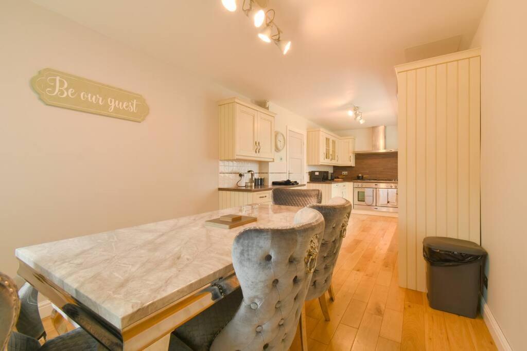 Luxurious & Tranquil Riverside Getaway Great Harwood Extérieur photo