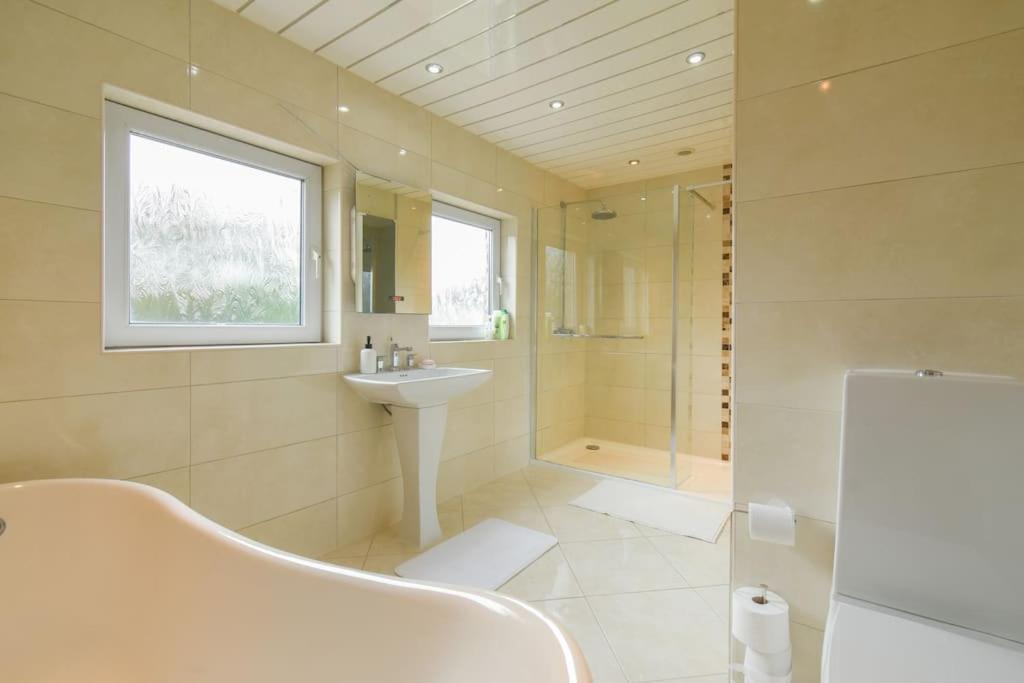 Luxurious & Tranquil Riverside Getaway Great Harwood Extérieur photo