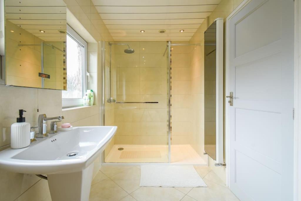 Luxurious & Tranquil Riverside Getaway Great Harwood Extérieur photo