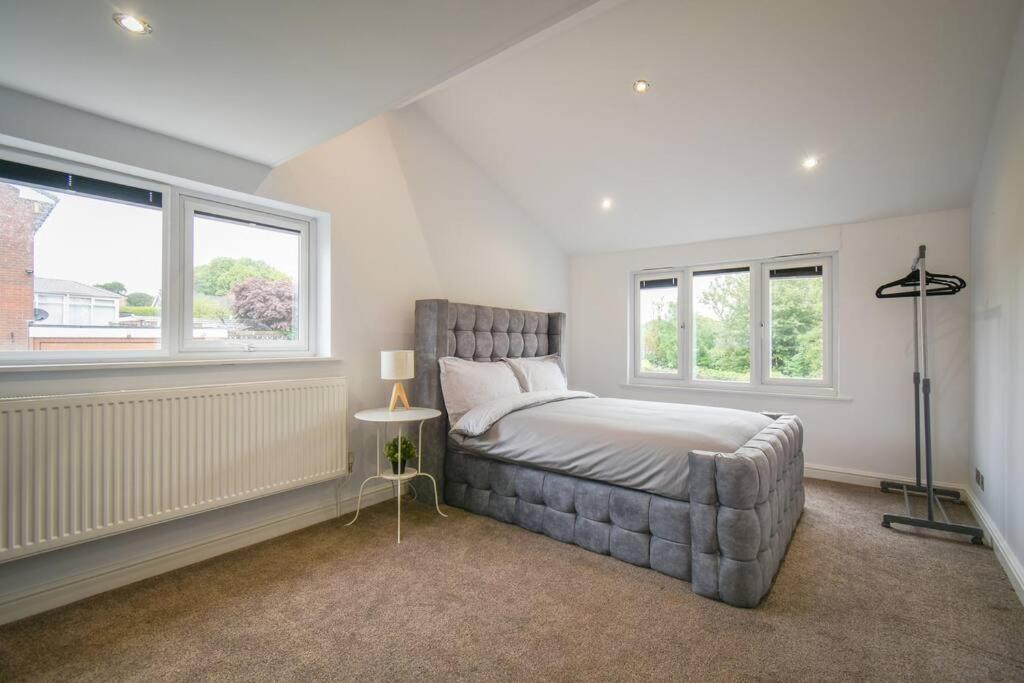 Luxurious & Tranquil Riverside Getaway Great Harwood Extérieur photo